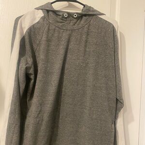 American eagle men’s sz medium grey and white .